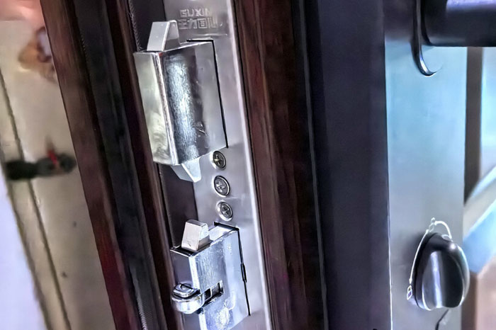 王力防盗门自弹锁体锁芯卡住了怎么办 王力防盗门自弹锁体锁芯卡住了怎么办